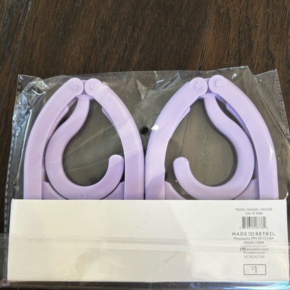 Foldable Travel Hangers in Purple 20 hangers all together - Picture 2 of 3